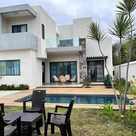 Solara Villa - 2 Bedrooms - Air Cond - Pool - Garden - Bbq